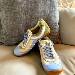 Vintage Pony tennis shoes